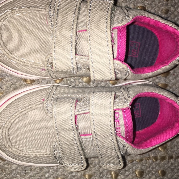 Little girls sperry shoes- size 5 - Picture 3 of 3